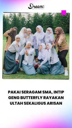 a group of women in white dresses posing for a photo with the caption'pakai seragam sma, intp geng butterfly raykaan uttah skalu sekalan