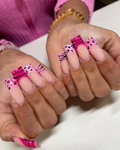 V Day French Nails, Short Nails Acrylic Y2k, Back To School Nails Medium, 2000s Nails Trends, 2000s Nails Acrylic Y2k, Nails Pink Y2k, Pink Packaging Ideas, 2000 Nail Designs