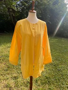 "Great 3/4 length sleeve yellow cotton button up tunic. Estate find, owner was a seamstress. This has no tags, so it is likely handmade. No holes, tears, or stains. Modern size approximately XL-XXL Measurements are: 25\" armpit to armpit 30\" total length" Red Plaid Pants, Loose Tank Tops, Vintage Tank, Cotton Tunic, Vintage Rainbow, Vintage Turquoise, Womens Tunics, Vintage Yellow, Vintage Wool