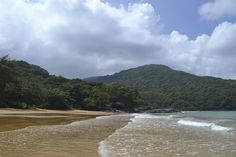 Conhecida por mais de um século como "o inferno sobre a Terra", a antiga ilha penal de #ConSon, no #Vietnã, tenta potencializar o #turismo em suas praias paradisíacas. Foto: Eric San Juan/EFE. San Juan