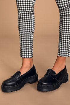 The Lulus Maysie Black Flatform Loafers are giving us major 90's-chic vibes, and we're not mad about it! Smooth faux leather shapes these retro-inspired kicks with a rounded toe, notched collar, and chunky 1.5"" platform sole. Available in whole sizes only. 1. 75" rubber platform sole. Cushioned insole. Rubber sole has nonskid markings. All Man Made Materials. Imported. Lulus | Maysie Black Flatform Loafers | Size 10. Retro Platform Shoes, How To Wear Chunky Loafers, Platform Loafers Outfit, Black Loafers Women's, Loafers For Women Outfit, Loafer Outfits, Loafers Platform, Chunky Loafer, Black Suede Flats