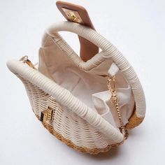 Bring the beach vibes to your day with our Two Tone Shell Shape Rattan Bag! This cute bag features a charming, two tone shell shape design that will surely stand out in a crowd. Perfect for a rattan bag lovers, this bag will add a touch of coastal chic to your outfit. Don't miss out on this must-have accessory! SIZE: W23cm xH20cm x D9cm / W9.1" x H7.9" x D3.54" Gender: WOMEN Item Type: Handbags & Shoulder Bag Main Material: Rattan Lining Material: Polyester Include: Chains, Shoulder Strap Luxury Crossbody, Rattan Bag, Boho Purses, Coastal Chic, Luxury Women Fashion, Crochet Tote, Bags Fashion, Beach Vibes, Types Of Bag