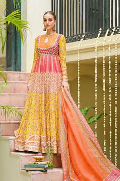 Mayoon Bride, Pakistani Mehndi Dress, Pakistani Bridal Lehenga, Wedding Dresses Pakistani, Bridal Mehndi Dresses, Pakistani Bridal Dress, Mehndi Dress, Salwar Dress, Gota Work