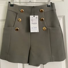 Brand New Zara Spring Short Pants, Chic Khaki Shorts, Chic Short Pants With Pockets, Chic Fitted Khaki Shorts, Khaki Short Pants For Spring, Short Khaki Pants For Spring, Zara Bottoms Short Length For Fall, Zara Bottoms For Fall, Short Length, Zara Short Length Bottoms For Fall