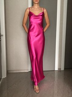 This silk satin slip dress can be worn as a bridesmaid dress, party and date dress and for many other occasions. Made of satin silk. DESCRİPTİON: -Adjustable straps. -Designed for a slim but relaxed fit. -Unlined. -Cut on the right side. İt is a custom made dress, tailored according to your preferences, you can choose the length of the dress and order it without cut on the right side. While ordering write your bust, waist and hips measure, so the dress will be made to your size. Please enquire i Fuchsia Dress Outfit, Satin Dress Outfit, Hot Pink Bridesmaids, Vestido Pink, Silk Bridesmaid Dresses, Pink Slip Dress, Pink Satin Dress, Pink Silk Dress, Fuchsia Dress