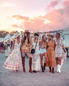 Moda Coachella, Mode Disco, Bohemian Schick, Looks Hippie, Look Hippie Chic, Coachella Party, Boho Festival Outfit, Festival Mode