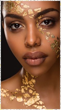 Upgrade your winter beauty routine with our step-by-step tutorials. Learn how to create a beautiful and radiant winter look. Fall Winter Makeup, Fashion Editorial Makeup, Smoky Eye Makeup Tutorial, Golden Makeup, Fall Makeup Trend, Gold Makeup Looks, High Fashion Makeup, Face Art Makeup