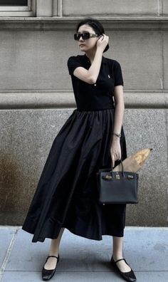 Black Poplin Skirt Outfit, Elegant Dress Outfits, Black Midi Skirt Outfit, Normcore Outfits, Balloon Skirt, Midi Skirt Outfit, Classic Style Outfits, Set Outfits, Casual Chic Outfit