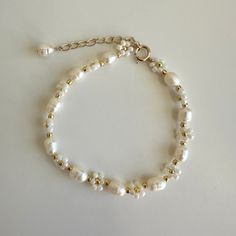 Cute hand stitched daisy bracelet with freshwater pearls and gold filled clasp and chain. Perfect for layering or as a stand alone bracelet. Adjustable length 6 1/4- 7 3/4 inches Daisy Bracelet, Beaded Bracelet Patterns, Flower Bracelet, Bead Jewellery, Pearl Bracelet, Bracelet Patterns, Hand Stitching, Freshwater Pearls, Gold Filled