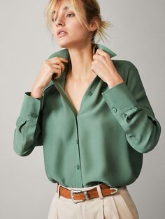 Basic Shirts Women, Green Satin Shirt, Casual Lace Top, Minimal Classic, Business Shirts, Basic Shirts, Work Tops, Shirts Women, Work Wardrobe