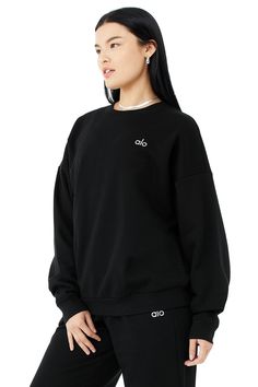 This best seller is cozy, comfortable, cute and done in classic neutrals and on-trend colors—each finished with a chrome Alo logo. It has a classic crewneck, ribbed cuffs and hem, and a laid-back dropped-shoulder fit. It’s made from midweight French terry that’s smooth on the outside and fleecy on the inside with the perfect drape. Pair with the Accolade sweatpants to make a matching set—and get one for your bestie, sibling, or partner, if you’re into that. The Accolade, Matching Sweats, Sweat Set, Back Women, Cute Fits, Cropped Hoodie, Western Wear, Bra Tops, Best Seller