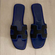 Brand New Herms Oran Sandals Black/Bleu Sapphire Elegant Blue Flat Heel Sandals, Elegant Blue Flat Sandals, Designer Blue Sandals With Round Toe, Luxury Blue Sandals With Removable Insole, Luxury Blue Open Toe Sandals, Elegant Blue Sandals For Vacation, Designer Blue Evening Sandals, Hermes Slippers, Hermes Oran Sandals