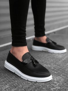 Aesthetic Shoe, Shoe Aesthetic, Best Streetwear Brands, Official Shoes, Branded Shoes For Men, Shiny Shoes, Shoes Outfit Fashion, Aesthetic Shoes, Clean Shoes