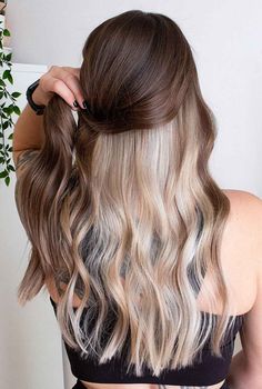 Want to add a little winter glamour to your tresses? Just pick out one of these vibrant winter-ready hair colors! Blonde Underneath Hair, Peekaboo Hair Colors, Hair Color Underneath, Peekaboo Hair, Pretty Hair Color, Winter Hair Color, Penteado Cabelo Curto, Brown Blonde Hair, Trendy Hair