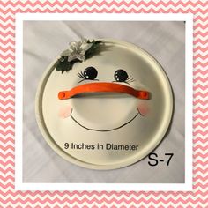 a paper plate with a face on it that says, 9 inches in dianter s - 7