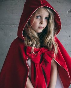 Red Riding Hood Cape, Tutu En Tulle, Hood Cape, Red Riding Hood Art, Red Ridding Hood, Red Riding Hood Costume, Season Decor, Girls Costumes, Handmade Costumes