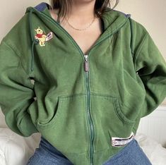 Hoodies Aesthetic Women, Cute Y2k Sweaters, Cute Jackets Aesthetic, Green Zip Up Outfit, Green Zip Up Hoodie Outfit, Green Hoodie Outfit, Diy Vetement, Fits Clothes, Cute Jackets