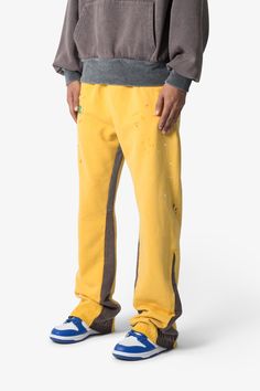 the Contrast Bootcut Sweatpants are designed with a relaxed fit throughout, featuring an elasticized self waist and leg opening, multi-colored paint splatter throughout, and finished with denim and contrasting panels at the inseam and outseam to provide a flare at the leg opening. details relaxed fit flared leg opening 100% cotton model is 6’1, 140 lbs and wears a size medium Bootcut Sweatpants, 140 Lbs, Mohair Sweater, Denim Patchwork, Denim Flares, Paint Splatter, Holiday Fashion, Flannel Shirt, Short Tops