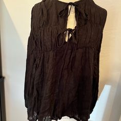 Madison The Label Top Size M Nwt 55% Linen 45% Rayon Machine Wash Or Dry Clean 2 Ties In Front Of Ruched In Front Of Armpit To Armpit 24” Armpit To Sleeve 15 1:2” Top To Bottom 23 1/2” Elastic Cuff Black Tie Neck Top For Summer, Black Tie Neck Blouse For Summer, Casual Black Tie Neck Blouse, Spring Black Tie Neck Top, Black Tie Neck Top For Spring, Orange Floral Top, Vintage Style Blouses, Purple Tank, Layered Tops