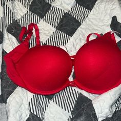 Size 36b In The Shade Lipstick. New And Never Worn. Victoria's Secret Push-up Bra Friendly Tops, Bra Organization, Beautiful Bra, Sleep Wear, Lipstick Shades, The Shade, Bra Styles, Indian Beauty Saree, Women's Intimates