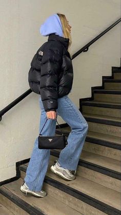 Puff Jacket Outfit, North Face Puffer Jacket Outfit, North Face Jacket Outfit, Vsco Girl Aesthetic, North Face Outfits, Cute Pose, Overalls Outfit