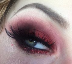 Makeup Red Looks, Black And Red Smokey Eye Makeup, Dark Red Smokey Eye, Red And Black Homecoming Makeup, Dark Red And Black Makeup, Burgundy Make Up Looks, Prom Makeup Red, Red And Black Eyeshadow, Black And Red Makeup Looks