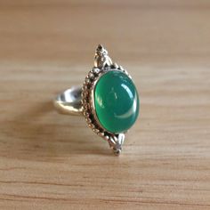 This size 9.25 beautiful green glass vintage ring is a casual but beautiful piece!  Sterling silver is hypoallergenic and safe for those with sensitive skin.  DIMENSIONS:  Band width: 3.5 millimeters Glass dimensions: 15.5 millimeters x 12.0 millimeters Weight: 6.5 grams Please note that vintage jewelry is pre-loved and might have minor imperfections as seen in the listing images. Classic Green Cabochon Emerald Ring, Classic Green Cabochon Ring, Green Oval Crystal Ring In Sterling Silver, Green Sterling Silver Oval Rings, Oval Green Crystal Sterling Silver Ring, Classic Green Crystal Ring In Sterling Silver, Green Oval Sterling Silver Rings, Vintage Green Emerald Open Ring, Green Sterling Silver Open Ring