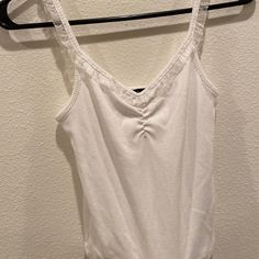 White Ruched Cami W Organza Ruffle Lined Straps Also Available In Sage Green, See My Closet --> Nwot Never Been Worn Size S No Damage, Rips Or Stains From A Smoke Free And Pet Free Clean Household Reasonable Offers Are Welcome :) Feel Free To Ask Me Questions Below Casual Tops With Lace Trim And Ruffled Straps, Cotton Stretch Ruffle Tank Top, White Stretch Tank Top For Brunch, Cotton Stretch Tank Top With Ruffles, Stretch Cotton Tank Top With Ruffles, Casual White Tops With Ruffled Straps, Trendy White Ruffled Tank Top, Stretch Ruffle Tank Top For Day Out, White Casual Tank Top With Ruffled Straps