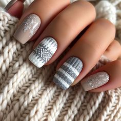 Tan Christmas Nails, Winter Sweater Nail Designs, Winter Gel Nails Short, Nails Square Christmas, Neutral Winter Nails, Christmas Manicure Ideas, Christmas Nails Square, Wedding Bridal Nails, Square Christmas Nails