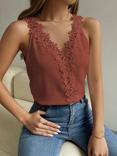 T Back Tank Top, Lace V Neck Top, Tops For Flat Chested Women, Lace Tank Tops Outfit, Color Caoba, Statement Tops, Moda Denim, Cute Country Outfits, Mode Jeans