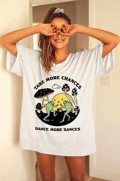 Dancing Frogs Tshirt, Positive Quote Froggy Shirt, Cottagecore Froggy Tee, Oversized UNISEX T-shirt, Toad Shirt, Frog Lover shirt, Retro Tee Who can resist this aesthetic retro frog/ toad trendy T-shirt?  It's comfy and soft and would make a perfect gift for a loved one, or for anyone who is a frog lover or a fan of the cottagecore aesthetic. The cute shirt and available in multiple colours and sizes.  *MADE TO ORDER ITEM* - -FEATURES - - - Available in multiple colours and sizes - Rolled-forwar Frog On Skateboard T-shirt, Dancing Frogs, Dance Ideas, Aesthetic Retro, Cute Graphic Tees, Retro Tee, Cottagecore Aesthetic, Positive Quote, Collars For Women