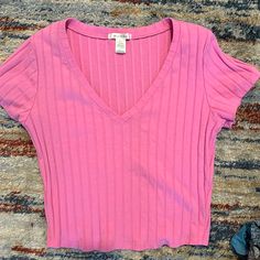 Bozzolo Pink Short Sleeve Tshirt Crop Top V-Neck Women's Size Large New Without Tags Uni Essentials, Tshirt Crop Top, Tshirt Crop, Junior Shirts, Cropped Tee Shirt, Girly Bags, Plain Tees, Round Neck Tops