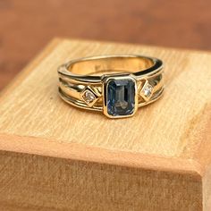 Blue Sapphire Gold Ring, Sapphire Ring Vintage, خواتم خطوبة, Sapphire And Diamond Band, Saint Jewelry, Blue Emerald, Diamond Accent Ring, Estate Rings