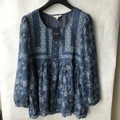 Lucky Brand Boho Blue Floral Long Sleeve Blouse Elastic Cuffs Size: M * Size: Women's Medium / M * Color: Blue * Material: 100% Polyester * Lined 100% Polyester * Measurements Laying Flat: Pit To Pit - 19.5" Length - 25" Shoulder To Cuff - 20" * Closure Front Button Loop *Machine Washable Msrp : $ 89.50 Blue Bishop Sleeve Blouse, Blue Blouse With Bishop Blouson Sleeves, Blue Bishop Sleeve Blouse For Spring, Bohemian Blue Top With Blouson Sleeves, Blue Lantern Sleeve Blouse With Blouson Sleeves, Blue Blouse With Blouson Lantern Sleeves, Indigo Long Sleeve Bohemian Top, Blue Bohemian Blouse With Blouson Sleeves, Bohemian Blue Blouse With Blouson Sleeves