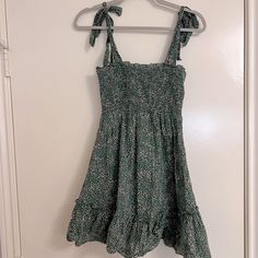 Lined Size Xs Never Worn Casual Flowy Sundress For Garden Party, Flowy Casual Sundress For Garden Party, Casual Cotton Sundress For Brunch, Casual Sundress For Garden Party, Green Floral Print Casual Mini Dress, Casual Green Floral Print Mini Dress, Casual Green Mini Dress With Floral Print, Casual Green Cotton Mini Dress, Green Casual Sundress For Vacation