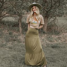 Fitted High Waist Maxi Skirt For Brunch, Fitted Casual Maxi Skirt For Summer, Casual Solid Maxi Skirt For Brunch, Cowgirl Boho Outfits, Casual Fitted Solid Color Maxi Skirt, Casual Cotton Maxi Skirt For Brunch, Fitted Casual Maxi Skirt For Fall, Casual Stretch Tiered Maxi Skirt, Fitted Tiered Maxi Skirt For Brunch