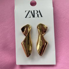 New Trendy Long Gold Earrings.Statement Of Gold! Perfect With A Crisp White Blouse! Twisted Earrings, Silver Tassel Earrings, Crisp White Blouse, Golden Hoops, Zara Jewelry, Zara Gold, Red Jewel, Long Gold Earrings, Tassels Decor