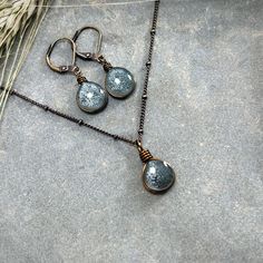 "Dark Cottagecore Gray Glass Necklace Set, Fairycore Gothic Fall Jewelry Set, Dark Academia Gift for Women, Witchy Style Earring Set 🌟See More Jewelry Sets: https://www.etsy.com/shop/WeatheredHeather?ref=shop-header-name&listing_id=774471879&from_page=listing&section_id=41364744 🖤See More Gothic Jewelry: https://www.etsy.com/shop/WeatheredHeather?ref=shop-header-name&listing_id=774471879&from_page=listing&section_id=41700216 🌿See more designs! Weathered Heather Shop Link: https://weatheredhea Earth Style Root, Dark Academia Earrings, Academia Earrings, Salted Granola, Classic Essence, Earth Style, Witchy Style, Art Glass Jewelry, Natural Essence