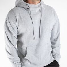 IDEAL PARA: ¡Diseñado para estar en movimiento! El ajuste atlético y la tela suave y acogedora, esta sudadera con capucha y cuello desbocado mantiene tu estilo antes y después del entrenamiento y el estilo casual siempre a punto.

 SE SIENTE COMO: Suave como la mantequilla por dentro y por fuera. No creerás la comodidad. Fabricado con una mezcla de algodón premium que se mueve contigo.

POR QUÉ LOS AMAMOS: El calce holgado te da espacio para moverte y disfrutar de comodidad durante todo el día Loungewear Hoodie With Funnel Neck And Kangaroo Pocket, Funnel Neck Sweatshirt With Kangaroo Pocket For Loungewear, Cotton Athleisure Activewear With Double-lined Hood, Gray Fleece Sweatshirt For Workout, Functional Funnel Neck Winter Hoodie, Hoodie With Kangaroo Pocket, Oversized Functional Sports Hoodie, Fleece Hoodie With Funnel Neck For Loungewear, Comfortable Hoodie With Adjustable Hood