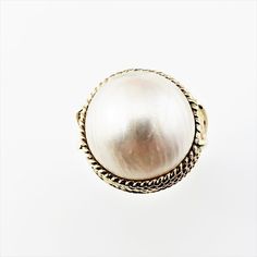 Vintage 14 Karat Yellow Gold Mabe Pearl Ring Size 7.5- This Lovely Ring Features One Mabe Pearl (16 Mm) Set In Beautifully Detailed 14k Yellow Gold. Top Of Ring Measures 19 Mm. Height: 14 Mm. Shank: 2 Mm. Ring Size: 7.5 Weight: 8.6 Dwt. / 13.4 Gr. Stamped: 14k Very Good Condition, Professionally Polished. Will Come Packaged In A Gift Box Or Pouch (When Possible) And Will Be Shipped U.S. Priority Mail Insured. 092920dv Pearl Cocktail Ring, Mabe Pearl, Gold Diamond Wedding Band, Gold Top, Sterling Silver Filigree, Solid Gold Rings, Lovely Ring, Size 10 Rings, Pearl Ring