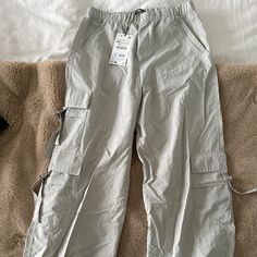 Zara Parachute Pants Xs With Tags White/Grey Color Summer Gray Cargo Pants With Cargo Pockets, Gray Summer Cargo Pants, Summer Gray Cargo Pants, Gray Cargo Pants With Pockets For Summer, Gray Cargo Pants For Summer, Trendy Gray Pants For Spring, Gray Cargo Pocket Bottoms For Summer, Trendy Gray Parachute Pants With Pockets, Gray Baggy Parachute Pants For Summer