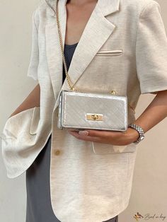 Bird in Bag - Elegant Solid Color Bag with Metal Chain Accents Chain Pattern, Bag Elegant, Ladies Clutch, Bird In Bag, Square Bag, Mini Fashion, Metal Chain, Elegant Woman, Chain Strap