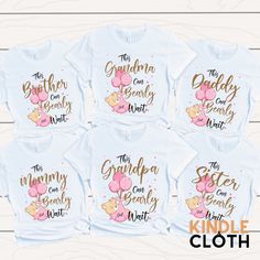 Celebrate the arrival of your little one with our adorable 'We Can Bearly Wait' Teddy Bear Baby Shower Matching Outfits. These charming t-shirts are perfect for a bear-themed baby shower, creating a cohesive and cute look for the whole family. Ideal for announcing 'It's a Girl' in style, these tees are a fun addition to any boho or blue baby shower theme. 😍 Why You'll Love This Tee: 😍 🎈It's made of cotton that feels like a cloud and is perfect for every season. 🎈Super smooth for the best playtime ever - no scratchy bits! 🎈Strong shoulders to make the tee last longer, even if you wear it to climb trees. 🎈It fits just right, not too tight or too loose, so you can move like a superhero. 🎈No itchy tags at the back! Yay for comfort! 🎈It's made by people who care a lot about our planet a Baby Shower Squad Shirts, Baby Shower Tshirts, Baby Shower Outfit Ideas, Girl Shower Themes, Baby Shower Shirts, Teddy Bear Theme, We Can Bearly Wait, School Vacation, Bearly Wait