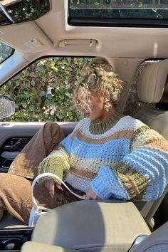 Cozy Cute Outfits Summer, Fall Flower Picking Outfit, Cold Weather Coastal Outfit, East Coast Aesthetic Outfits Winter, Outfit Ideas For Blonde Hair, Beachy Sweater Outfit, Nice Sweater Outfits, Outfits To Wear With Your Hair Up, Cool Outfit Inspiration