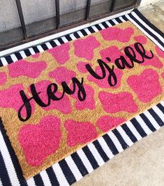 a door mat that says hey yae on it