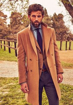 camel // topcoat, tan suit, blue Overcoat Outfit, Mens Fashion Country, Mantel Beige, Chambray Shirt Dress, Wool Overcoat, Camel Coat, Coat Women