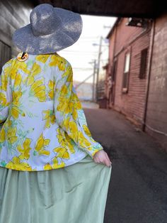 "Bright as sunshine yellow floral Vera button down blouse. All nylon ⭐️ Marked a size 14 In excellent condition with no flaws of note. Measurements Bust 40\" Length 25\" Please message me with questions before purchasing. All sales are final and ship fast from the Vermont shop. Find us on Instagram @anasclosetfullofcolor Thankyou XO" Retro Summer Blouse With Floral Print, Retro Summer Button-up Blouse, Retro Button-up Summer Blouse, Retro Fitted Blouse For Spring, Flowy Spring Blouse, Beach Retro Long Sleeve Blouse, Vintage Yellow Tops For Spring, Summer Flowy Button-up Blouse, Retro Button-up Blouse For Day Out