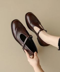 Casual Splicing Loafers For Women Brown Cowhide LeatherMade of:-Cowhide Leather Upper.-OX Tendon sole- cushioned insole.1.18"/3cm Heel Oxford Shoes Heels, Leather Shoes For Women, Brown Cowhide, Spring Women, Heel Type, Black Pumps, Loafers For Women, Women's Pumps, Low Heels