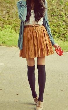 outfit with oxford shoes and skater skirt photo How To Wear Oxford Shoes, Mustard Skirt, Estilo Hipster, Zooey Deschanel, Looks Street Style, A Skirt, Moda Vintage, Mode Vintage, Mode Inspiration