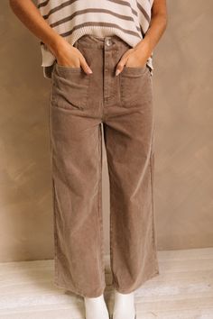 Close up of model wearing the Jenna Brown Jeans. These are brown jeans with a wide leg look, pockets on front, button closure, and belt loops. Cute Outfits With Brown Jeans, Brown Beige Aesthetic Outfits, Brown Pants Fall Outfit, Outfits With Brown Jeans, Brown Pants Aesthetic, Light Brown Jeans, Thrift List, Crisp White Blouse, Tan Jeans